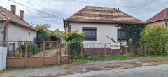  Rodinný dom 1+3 s ústredným kúrením + vedľajšie stavby
