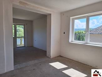  Priestranný rodinný dom v pokojnej časti obce